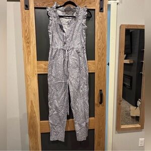 Floral Ruffle-Sleeve Jumpsuit in Light Gray